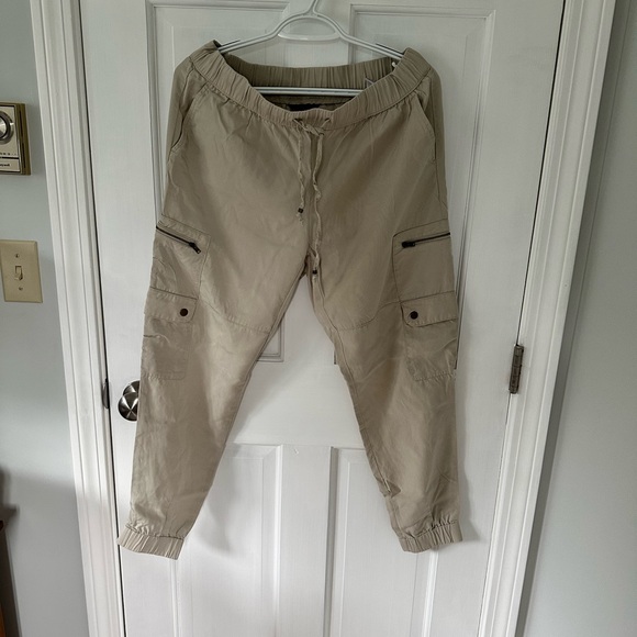 Banana Republic Women Tan Cargo Relaxed Fit - Picture 1 of 6